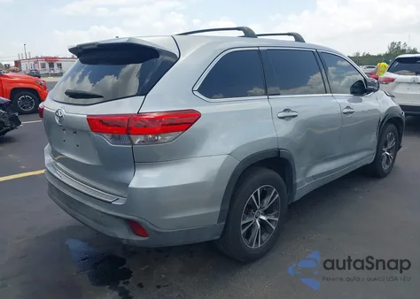 2017 Toyota Highlander Le z USA, uszkodzony, nr VIN 5TDZARFH1HS030302